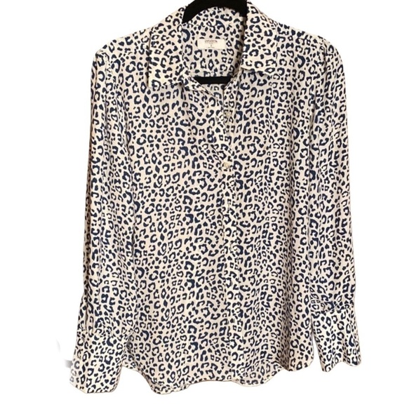 UNTUCKit Sylvia animal Print Button Down Long Sleeve Blouse in White/Blue - Picture 2 of 10